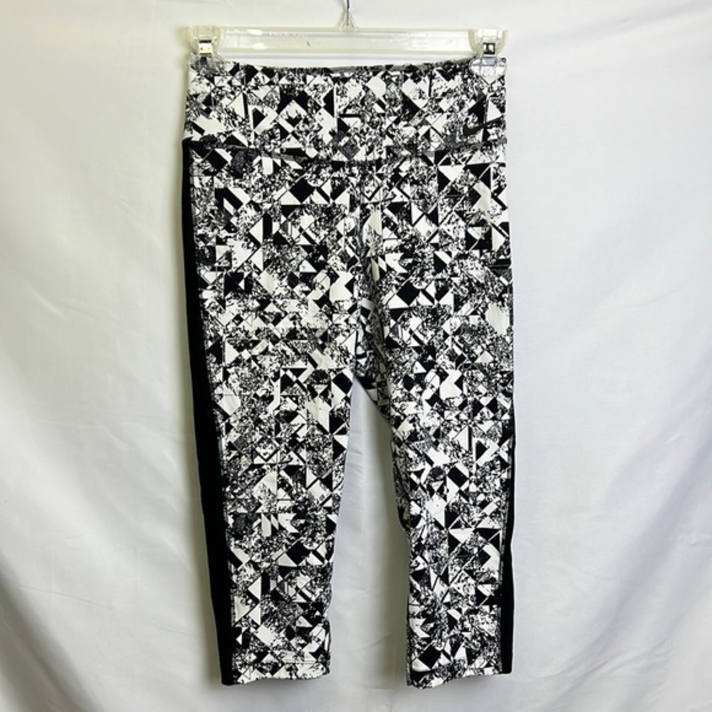 Nike Dri-Fit Capri Leggings Women's Size Medium Workout‎ Running Exercise